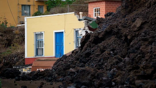 Una vivienda sepultada bajo la lava en el municipio de Los Llanos de Aridane Una vivienda sepultada bajo la lava en el municipio de Los Llanos de Aridane