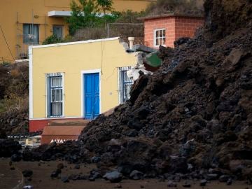 Una vivienda sepultada bajo la lava en el municipio de Los Llanos de Aridane