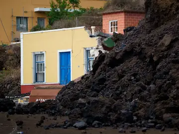 Una vivienda sepultada bajo la lava en el municipio de Los Llanos de Aridane