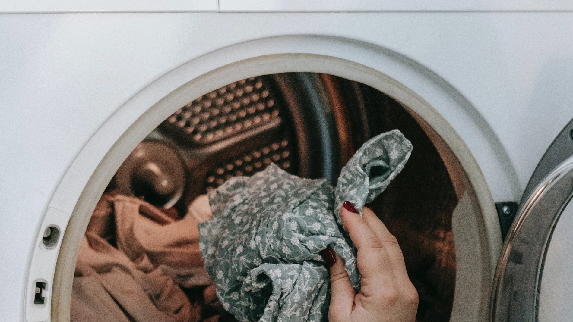 Los 5 métodos para quitar el pelo de la ropa en la lavadora