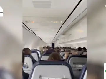 El impactante vídeo de las violentas turbulencias de un avión tras sufrir el impacto de un rayo