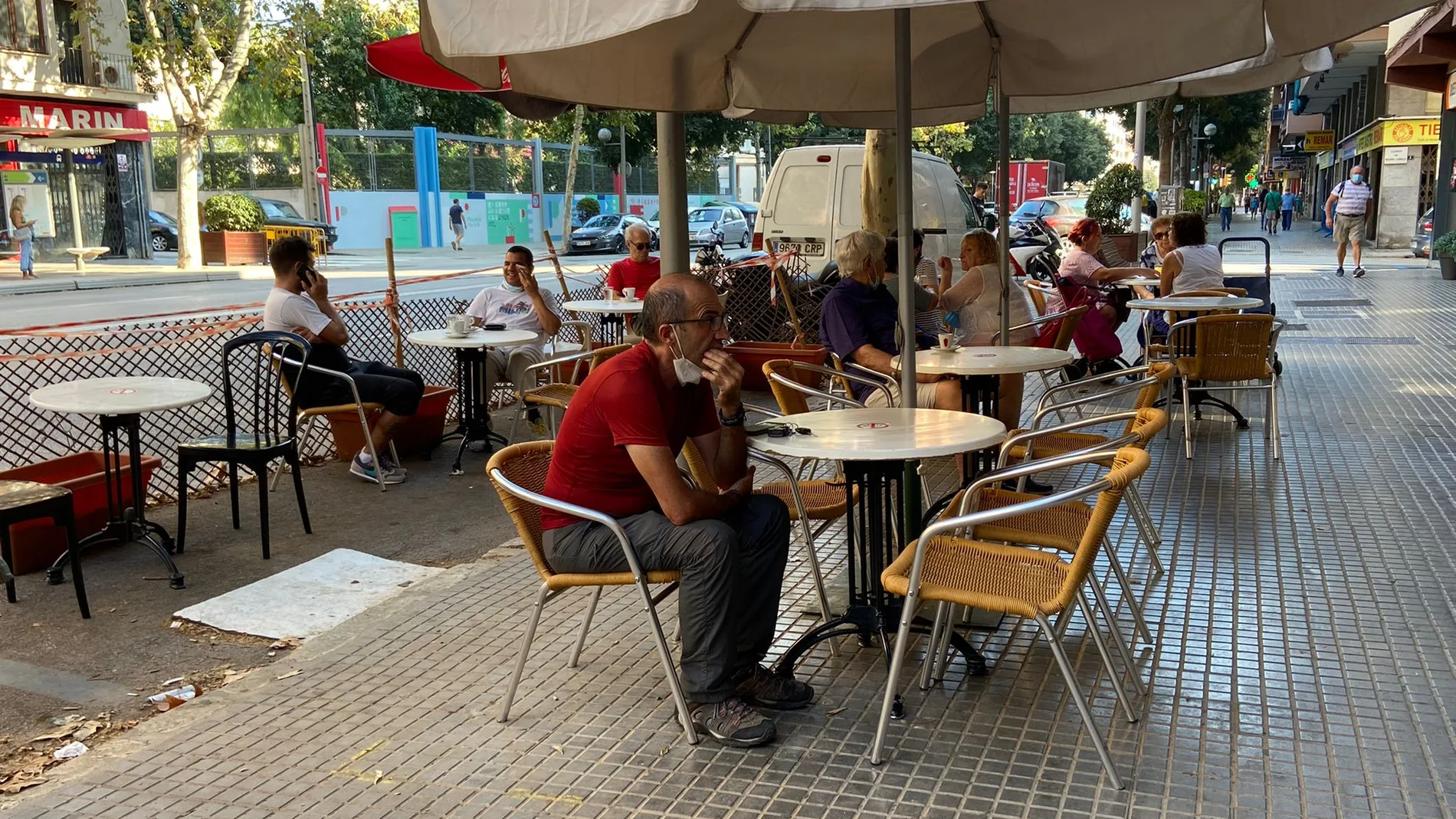 Una terraza de un bar de la Calle Aragón de Palma. 