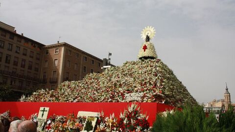 Ofrenda floral a la Virgen del Pilar