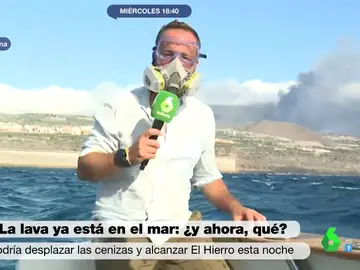 &quot;¿Llevas biodramina?&quot;: la divertida broma de Iñaki López al reportero Juanjo Cuéllar en plena retransmisión desde el mar en La Palma