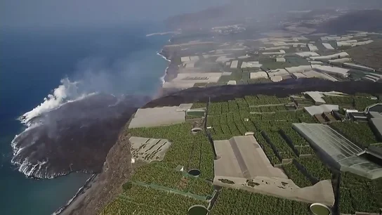 Un isla baja de lava: la nueva plataforma volcánica de más de 8 hectáreas que gana terrero al mar Un isla baja de lava: la nueva plataforma volcánica de más de 8 hectáreas que gana terrero al mar