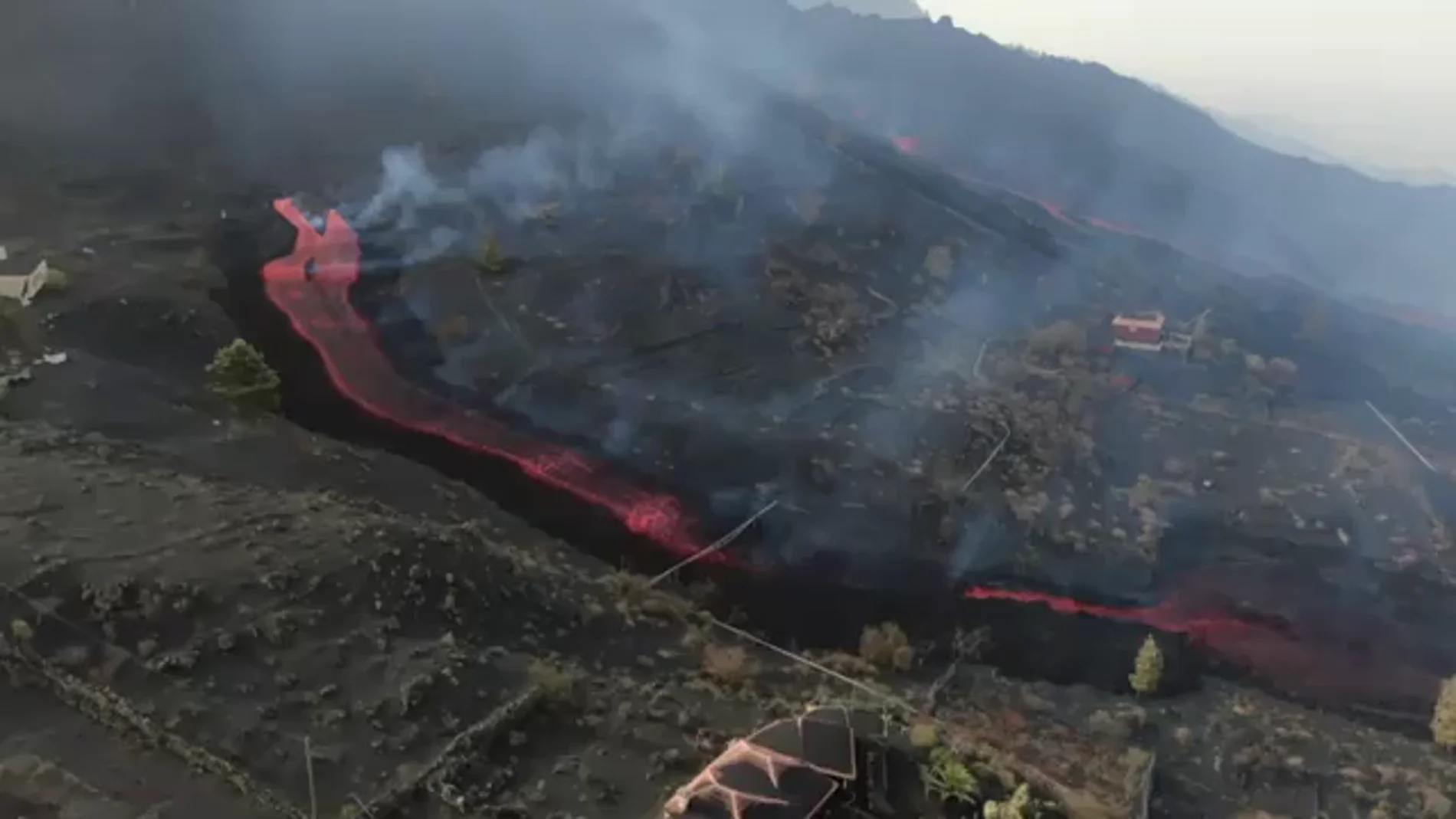 Imágenes aéreas de la nueva colada de lava en La Palma
