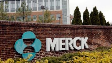 El logotipo de la compañía Merck & Co. en su sede de Rahway, Nueva Jersey