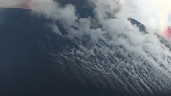 Imagen de las fumarolas que se han formado en el volcán de La Palma Imagen de las fumarolas que se han formado en el volcán de La Palma