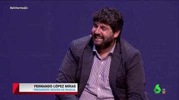 La broma 'fallida' de López Miras para romper la tensión tras las palabras de Ayuso en la Convención del PP