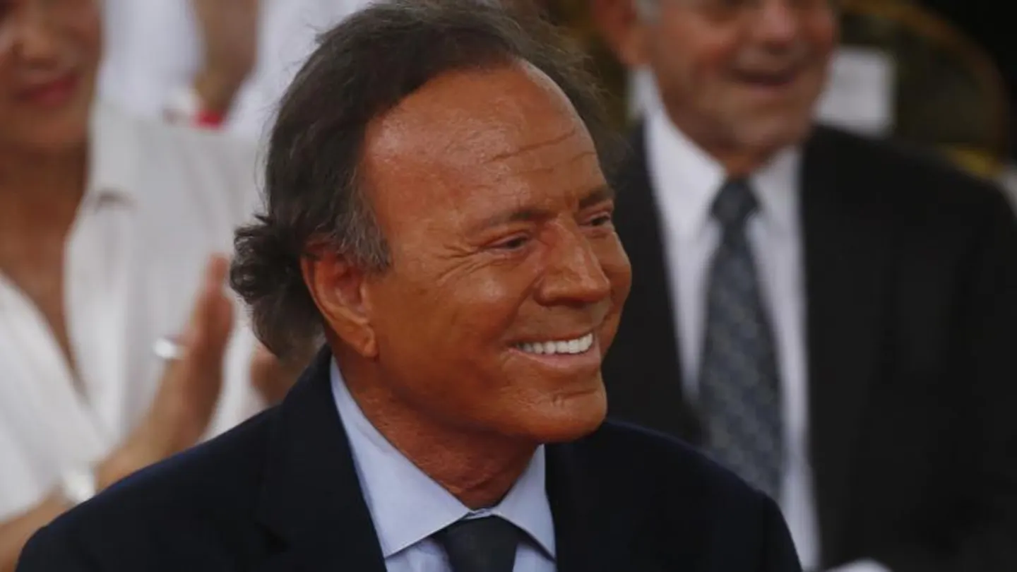 El cantante Julio Iglesias El cantante Julio Iglesias