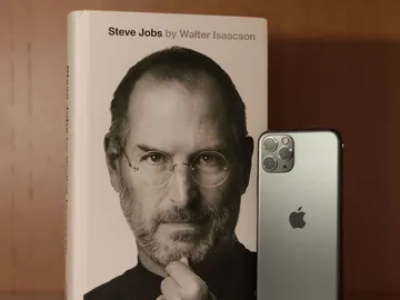 Apple homenajea a Steve Jobs en el décimo aniversario de su muerte Apple homenajea a Steve Jobs en el décimo aniversario de su muerte