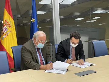 DGT y la Federación Española de Dislexia se unen para eliminar barreras a las personas con dificultades específicas de aprendizaje DGT y la Federación Española de Dislexia se unen para eliminar barreras a las personas con dificultades específicas de aprendizaje