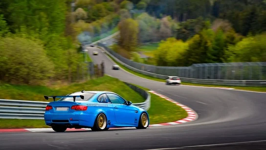 Muere un hombre y siete personas resultan heridas en un choque múltiple en Nürburgring Muere un hombre y siete personas resultan heridas en un choque múltiple en Nürburgring