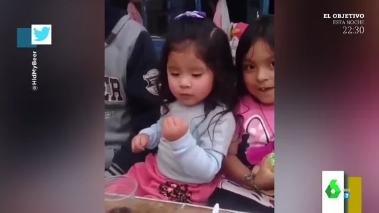 El desternillante final sorpresa del truco de magia de una niña El desternillante final sorpresa del truco de magia de una niña