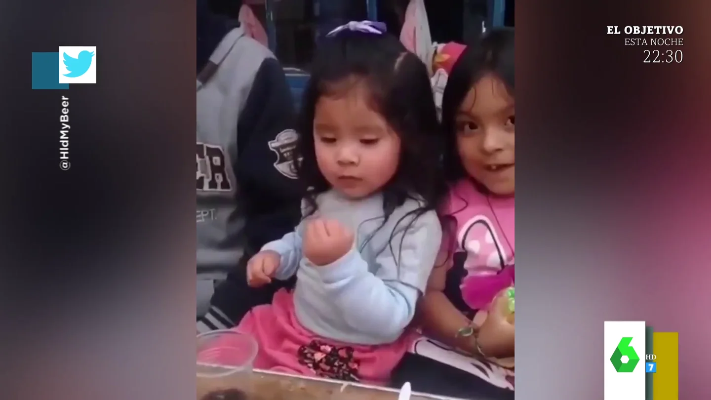 El desternillante final sorpresa del truco de magia de una niña El desternillante final sorpresa del truco de magia de una niña