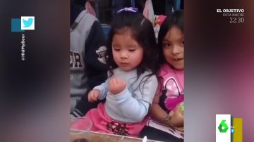 El desternillante final sorpresa del truco de magia de una niña