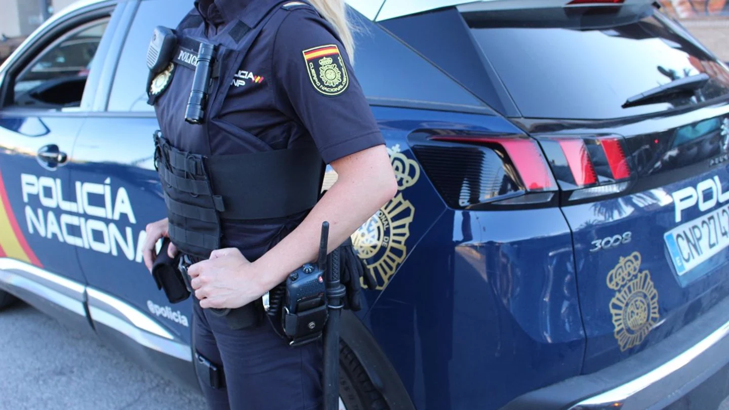 Agente de la Policía Nacional Agente de la Policía Nacional