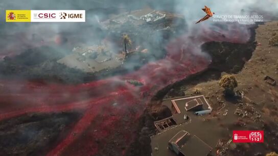El volcán de La Palma expulsa rocas del tamaño de una vivienda