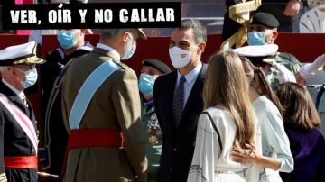 Los reyes conversan con el presidente del Gobierno, Pedro Sánchez