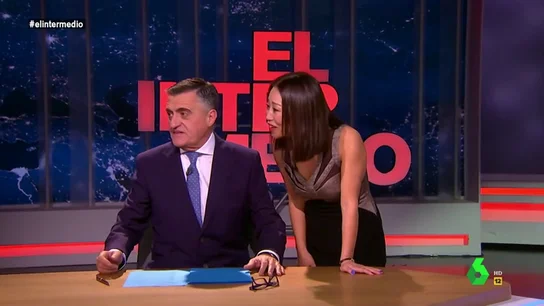 El día que Usun Yoon volvió a El Intermedio con un divertido lapsus con Sandra Sabatés: "¡Hombre, Beatriz Montañez!" El día que Usun Yoon volvió a El Intermedio con un divertido lapsus con Sandra Sabatés: "¡Hombre, Beatriz Montañez!"