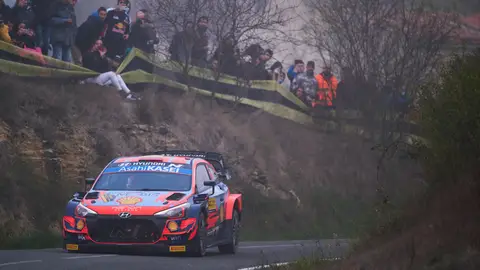 Dani Sordo tiene el podio a 1,2 segundos Dani Sordo tiene el podio a 1,2 segundos