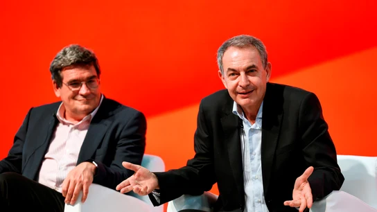 José Luis Rodríguez Zapatero interviene en el Congreso Federal del PSOE acompañado por José Luis Escrivá José Luis Rodríguez Zapatero interviene en el Congreso Federal del PSOE acompañado por José Luis Escrivá