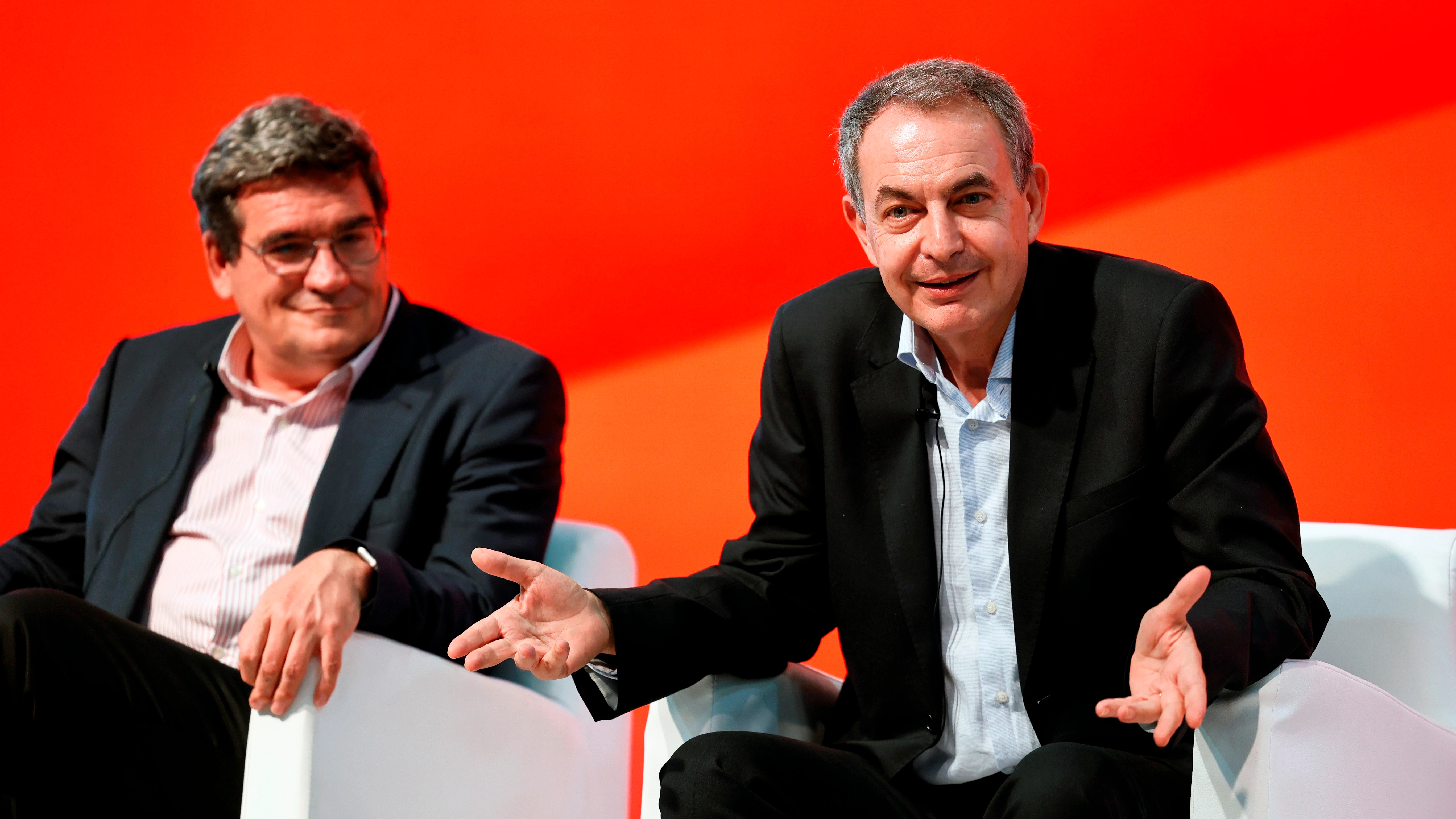 José Luis Rodríguez Zapatero interviene en el Congreso Federal del PSOE acompañado por José Luis Escrivá