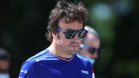 Fernando Alonso, en el 'paddock' Fernando Alonso, en el 'paddock'