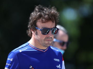 Fernando Alonso, en el 'paddock'