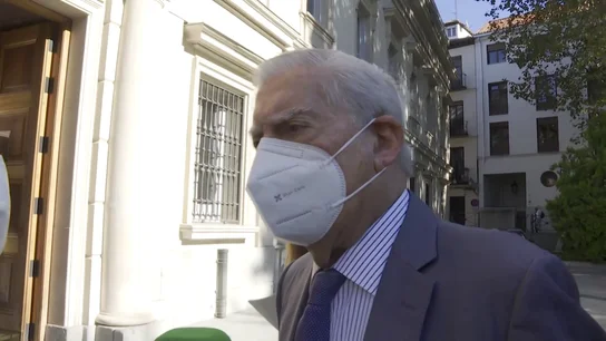 Vargas Llosa asegura que la documentación de los Pandora Papers es "falsa" a pesar de que aparece su firma y su pasaporte Vargas Llosa asegura que la documentación de los Pandora Papers es "falsa" a pesar de que aparece su firma y su pasaporte