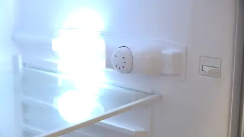 ¿Por qué nuestra nevera tiene luz y el congelador no? ¿Por qué nuestra nevera tiene luz y el congelador no?