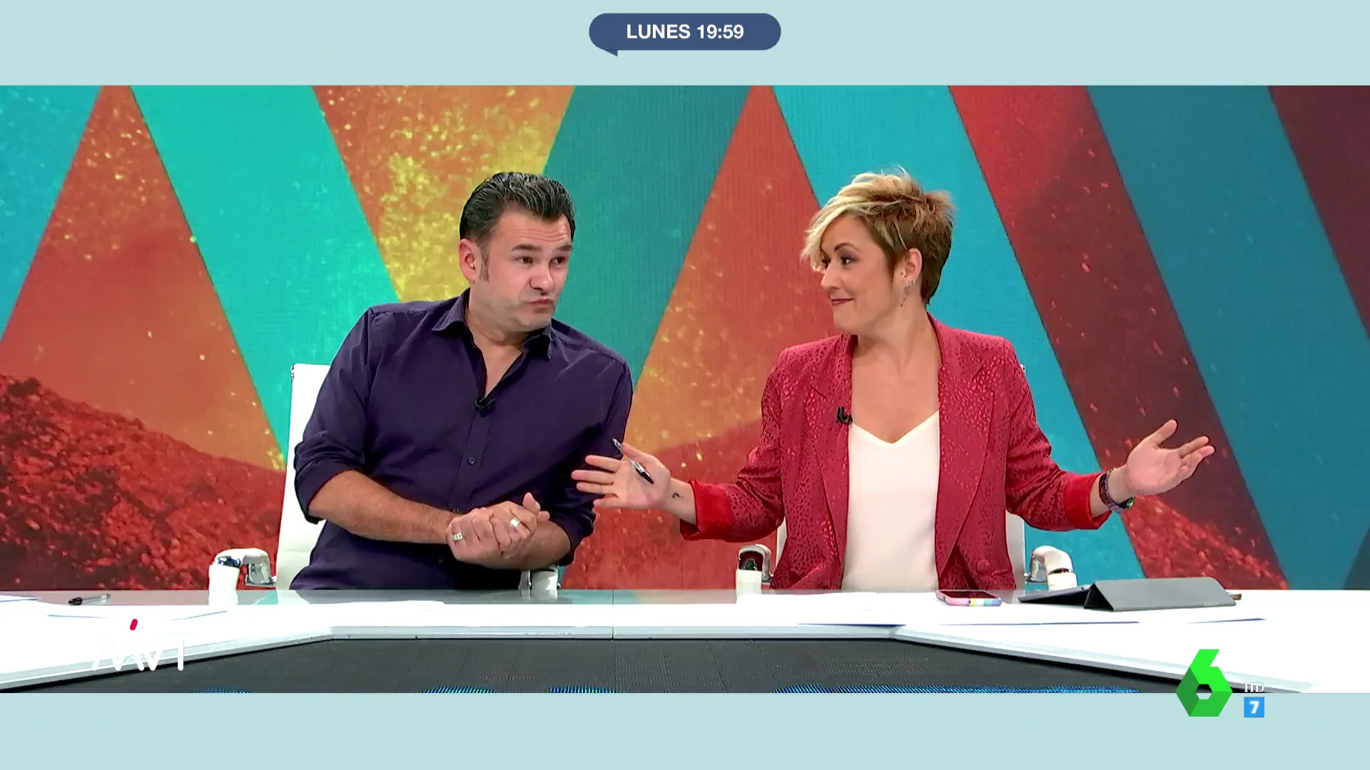 La broma de Cristina Pardo a Iñaki López: "Si uno le deja, puede llegar a darle paso a Ferreras mañana" La broma de Cristina Pardo a Iñaki López: "Si uno le deja, puede llegar a darle paso a Ferreras mañana"