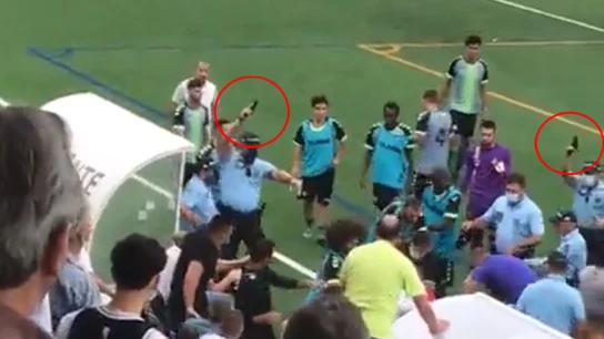 Bestial batalla campal en Portugal con disparos al aire y un jugador encañonado Bestial batalla campal en Portugal con disparos al aire y un jugador encañonado
