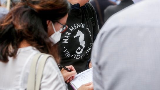 La ILP del Mar Menor recoge firmas para lograr su protecci&oacute;n