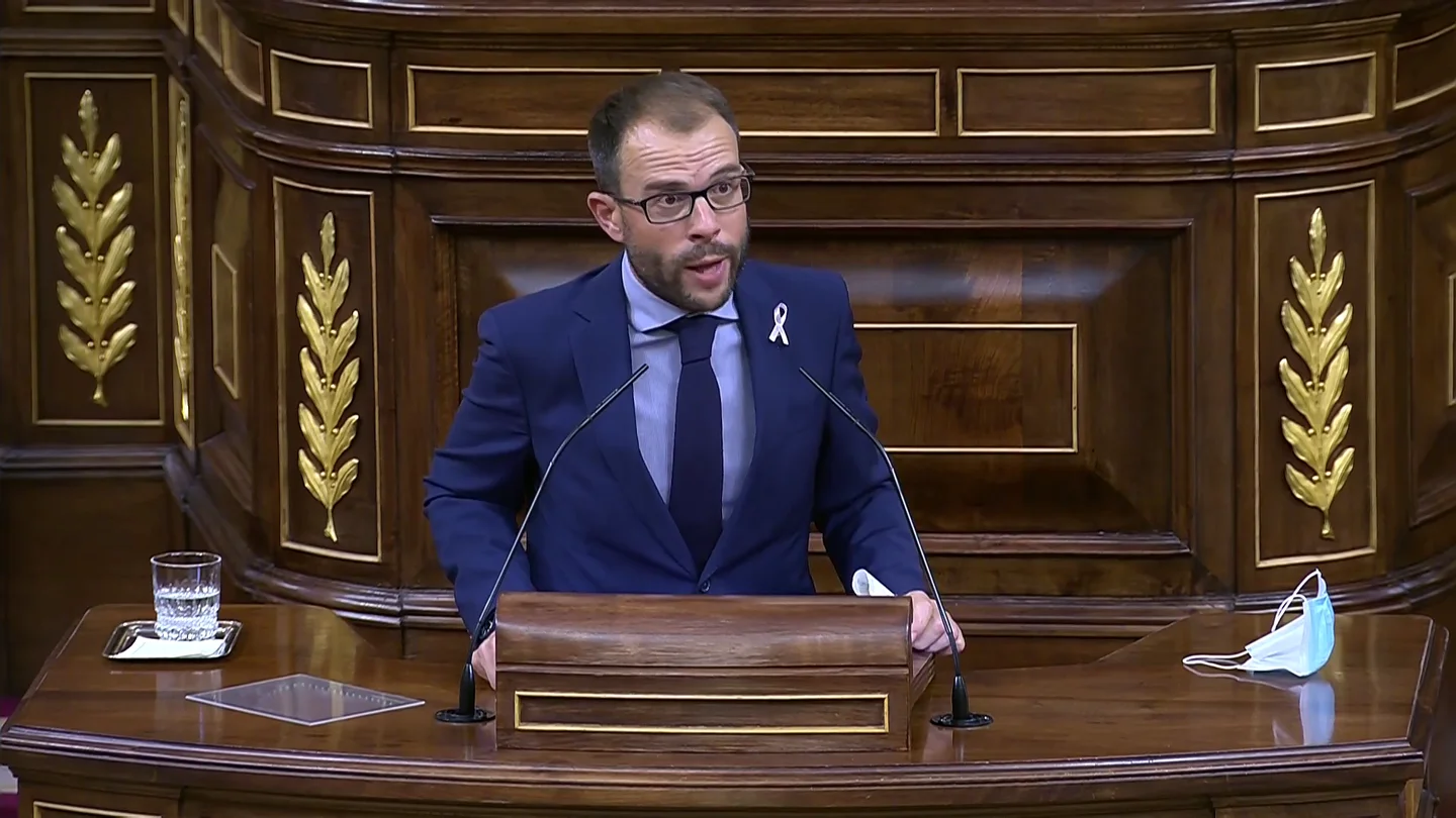 Tensión entre el PSOE y Errejón por la regularización del cannabis: "Las drogas han atacado especialmente a las clases trabajadoras" Tensión entre el PSOE y Errejón por la regularización del cannabis: "Las drogas han atacado especialmente a las clases trabajadoras"