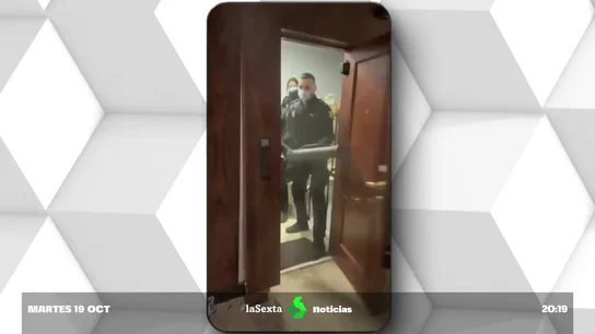 El juez archiva la causa contra cinco policías acusados de allanamiento de una vivienda de Madrid en pleno estado de alarma El juez archiva la causa contra cinco policías acusados de allanamiento de una vivienda de Madrid en pleno estado de alarma