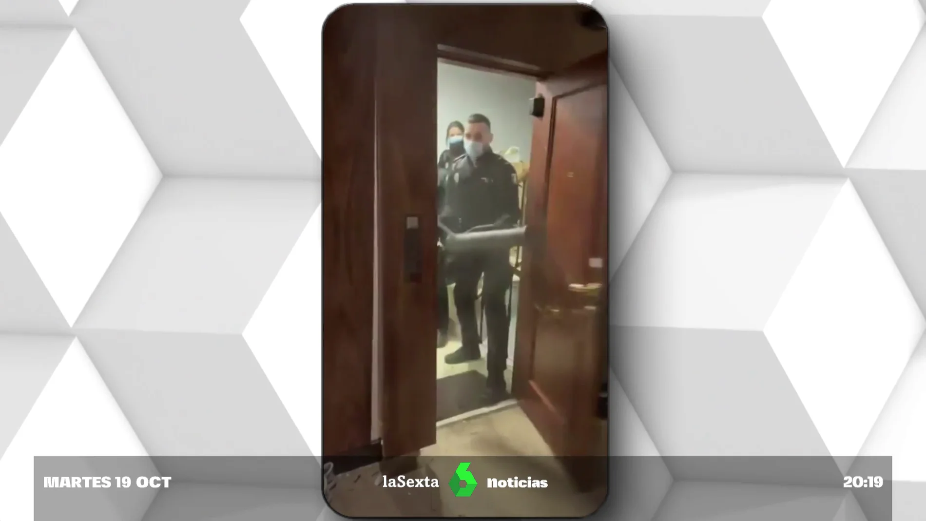 El juez archiva la causa contra cinco policías acusados de allanamiento de una vivienda de Madrid en pleno estado de alarma