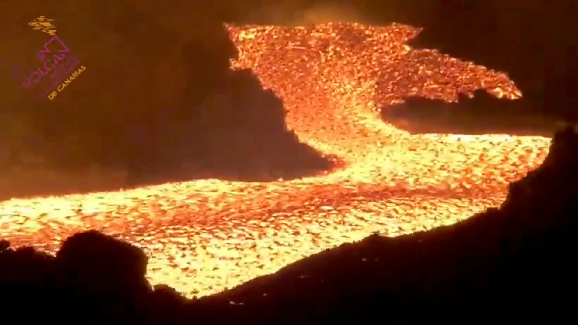 El avance de una nueva lengua de lava amenaza La Laguna mientras la colada norte se sitúa a 30 metros del mar