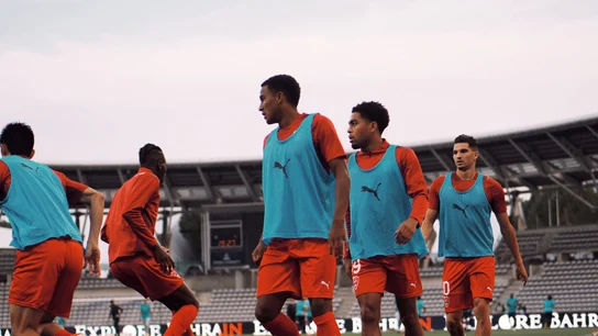 Jugadores del Nîmes calentando Jugadores del Nîmes calentando