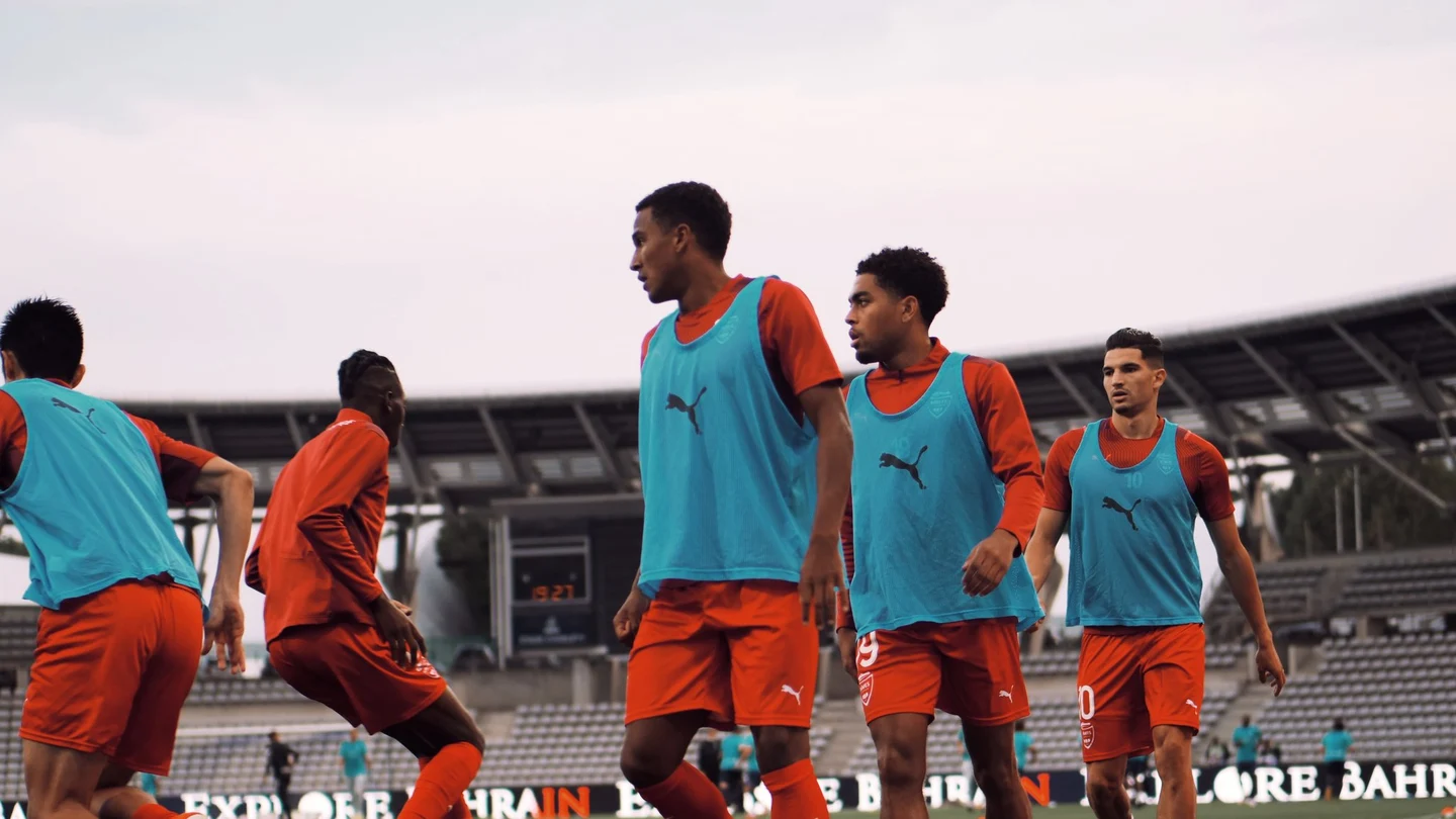 Jugadores del Nîmes calentando Jugadores del Nîmes calentando