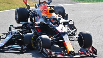 Accidente entre Max Verstappen y Lewis Hamilton