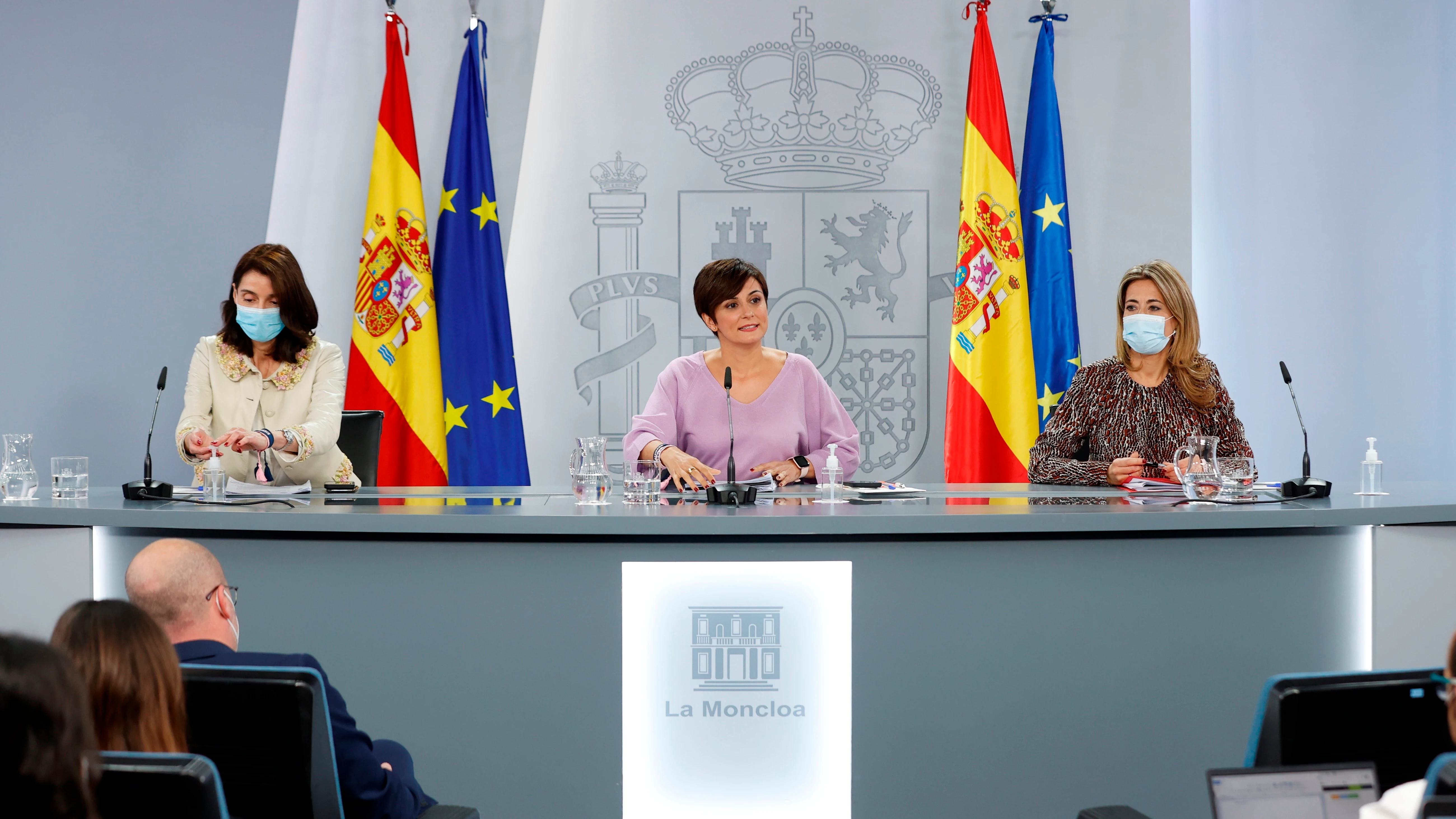 La ministra de Justicia, la portavoz del Gobierno y la ministra de Transportes en la rueda de prensa posterior al Consejo de Ministros