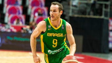 El jugador de baloncesto, Marcelinho Huertas.