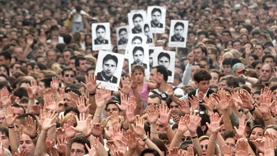 Manifestación en 1997 en Madrid en protesta por el asesinato de Miguel Angel Blanco Manifestación en 1997 en Madrid en protesta por el asesinato de Miguel Angel Blanco