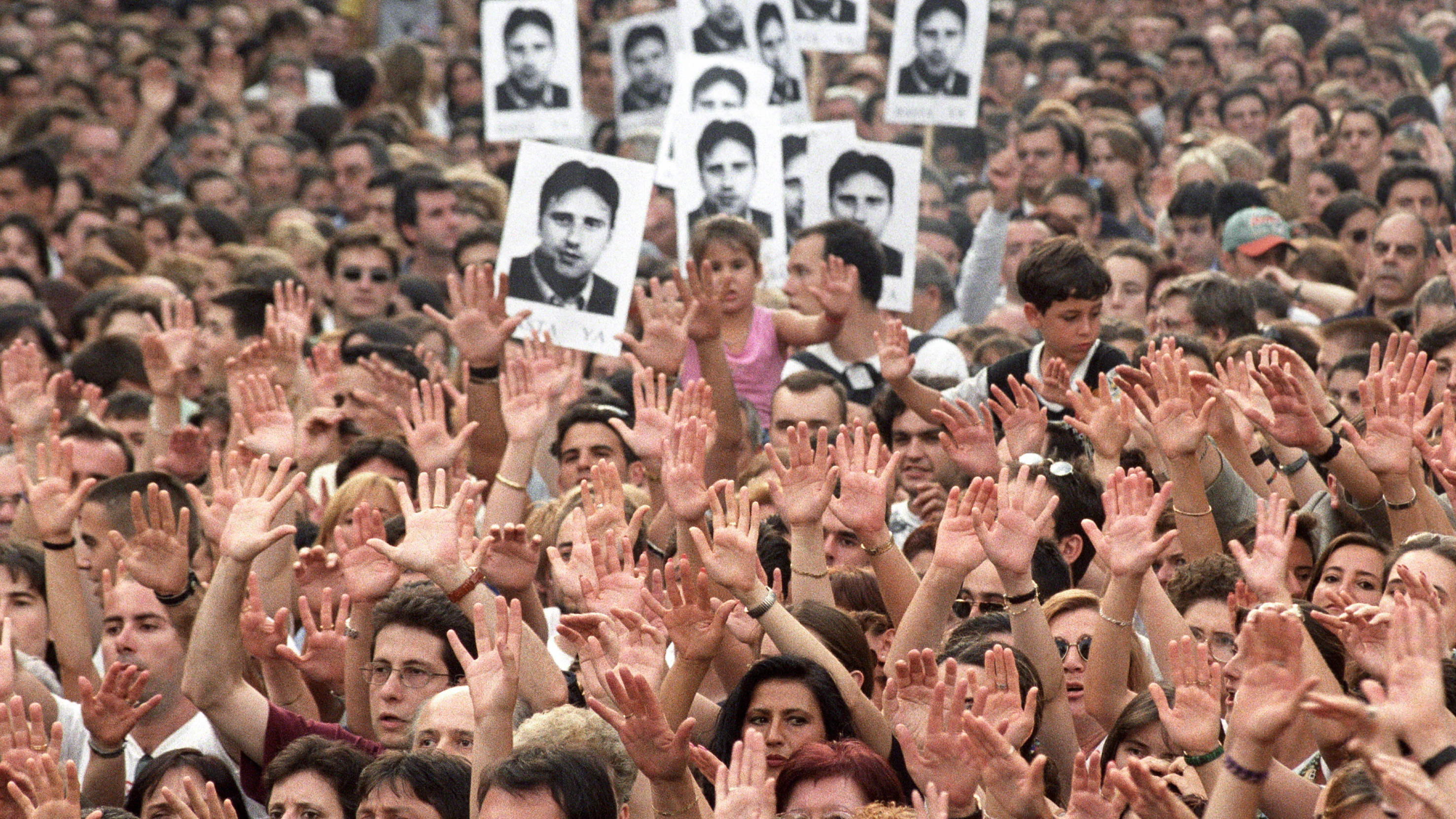 Manifestación en 1997 en Madrid en protesta por el asesinato de Miguel Angel Blanco