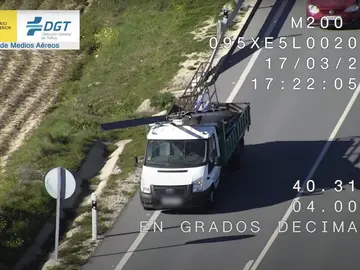 El vídeo más escalofriante de la DGT: camiones, autobuses y leyes que no cumplen El vídeo más escalofriante de la DGT: camiones, autobuses y leyes que no cumplen