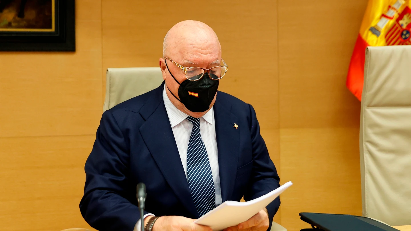 El expolicía José Villarejo comparece ante la comisión parlamentaria que investiga la presunta trama parapolicial diseñada para espiar al extesorero del PP Luis Bárcenas El expolicía José Villarejo comparece ante la comisión parlamentaria que investiga la presunta trama parapolicial diseñada para espiar al extesorero del PP Luis Bárcenas
