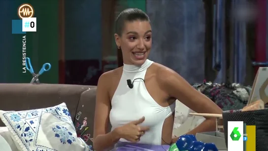 Ana Guerra desvela cómo una noche recibió con un cuchillo escondido a tres policías de paisano en su casa: "Les pedí la placa" Ana Guerra desvela cómo una noche recibió con un cuchillo escondido a tres policías de paisano en su casa: "Les pedí la placa"