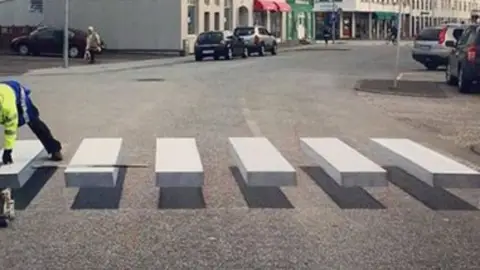 Pasos tridimensionales: ¿la solución para que los coches respeten la prioridad del peatón? Pasos tridimensionales