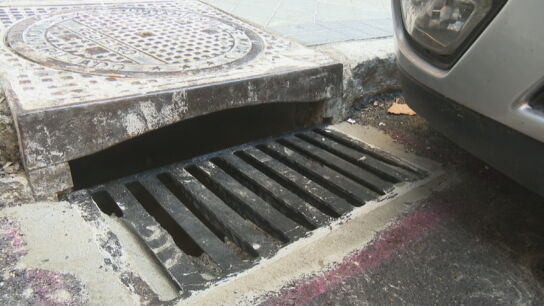 Estado actual de la alcantarilla, con la rejilla ya puesta